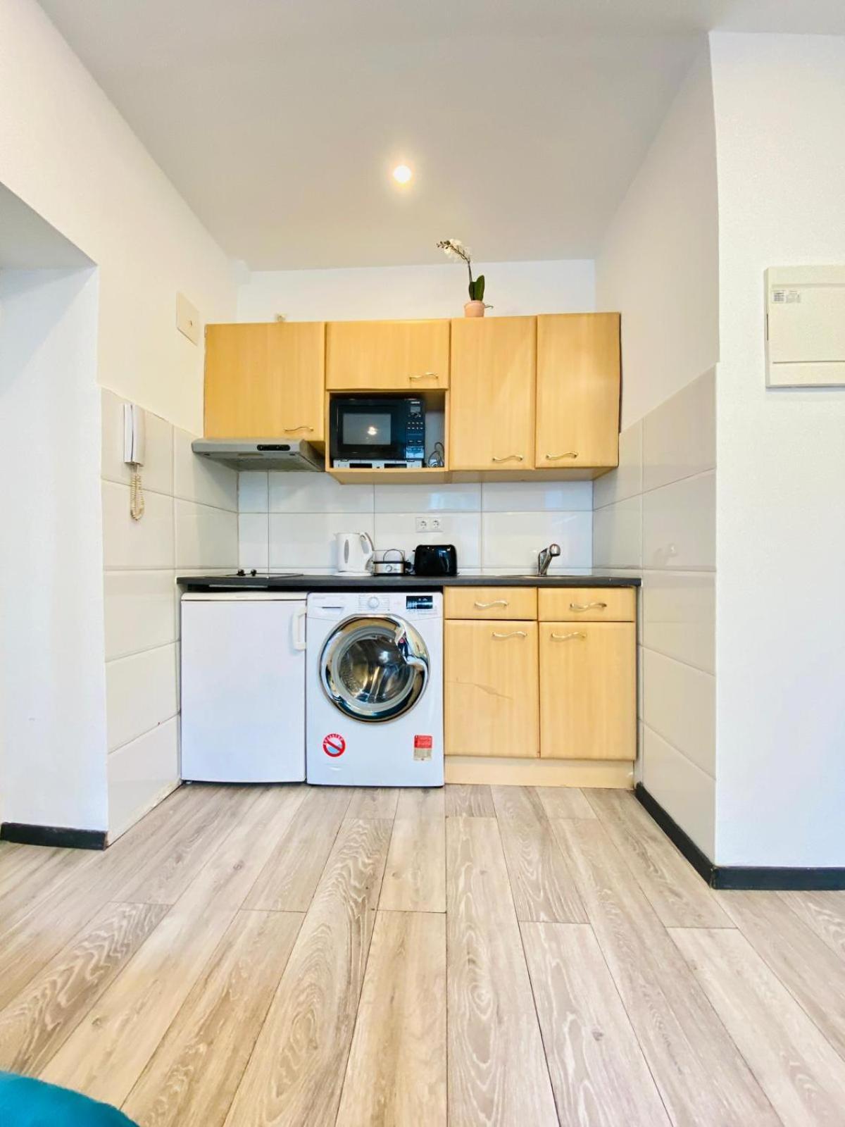 Cute 1Br Apt - 10 Mins Walk From Downtown Wien Exteriör bild